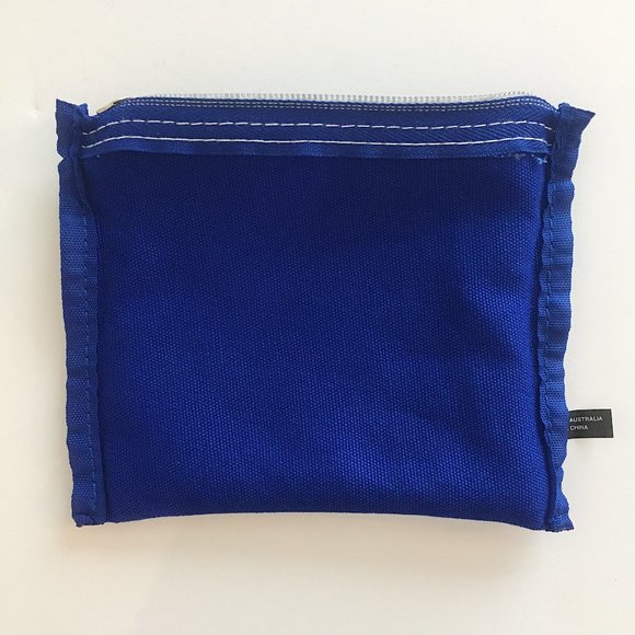 Kiehl's Pouch for Toiletries - Flight Exclusive - Picture 3 of 5